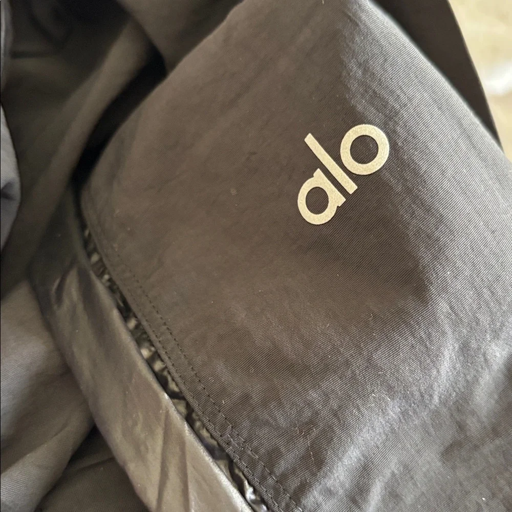 Alo Yoga black Remix jogger pull on and go pants with zip pockets XS
